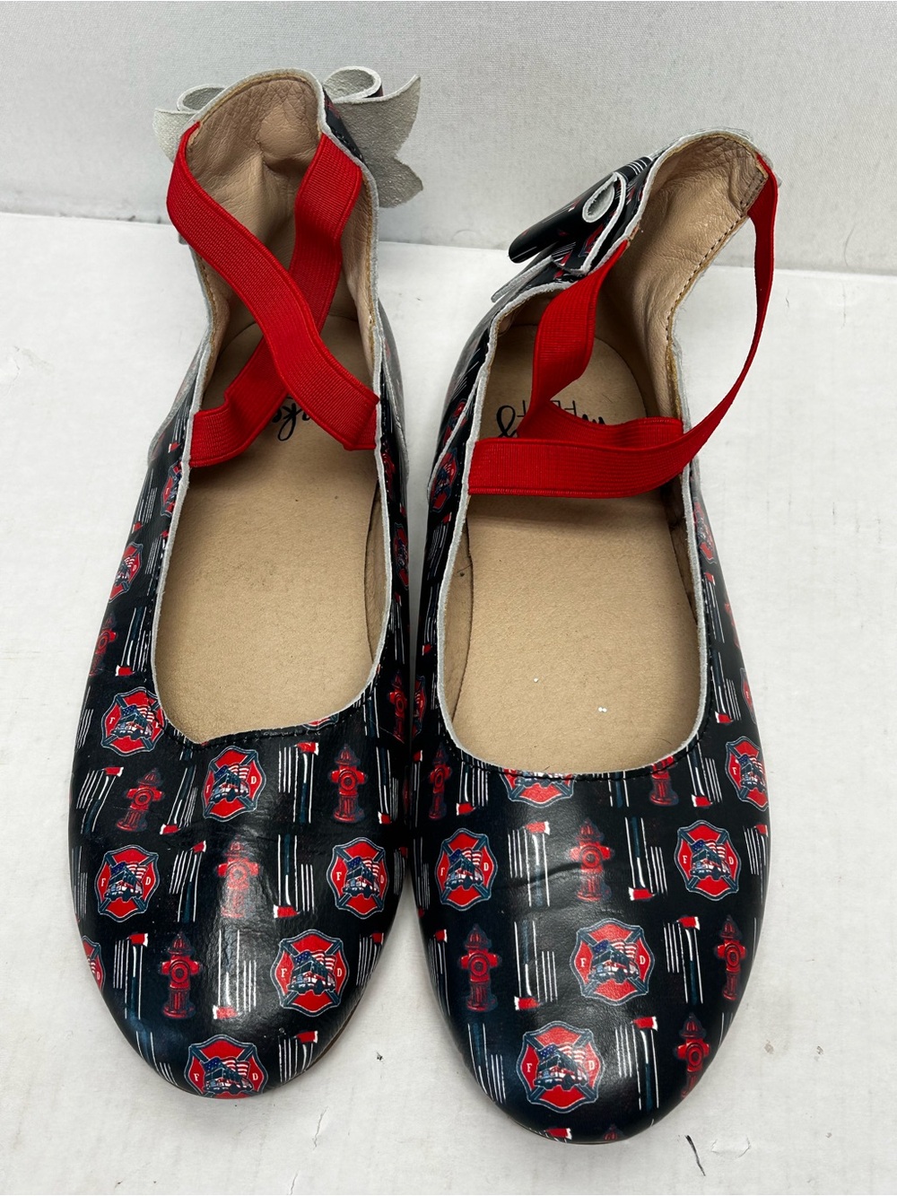 Women's Black Floral-Accent Ballet Flats with Red Straps39=8.5 flag